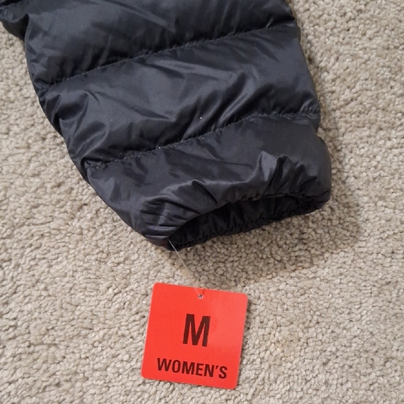 AVENTURE Black Hooded Puffer Jacket - Picture 4 of 5